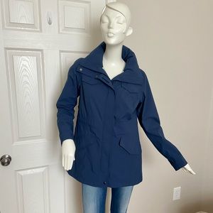 The North Face Navy Shell jacket With Hood Size Medium.